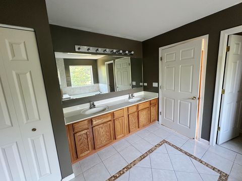 Tiny photo for 331 Parkstone Drive, Cary, IL 60013 (MLS # 12457592)