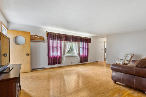 Tiny photo for 509 E Oak Street, Chatsworth, IL 60921 (MLS # 12481258)