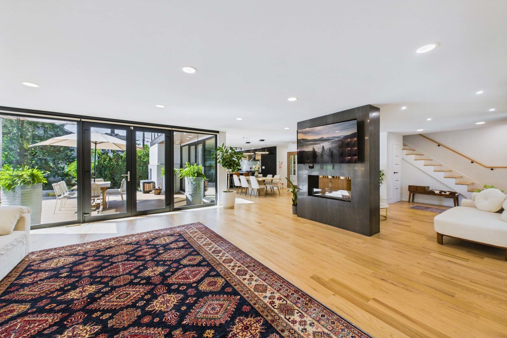 446 N La Grange Road