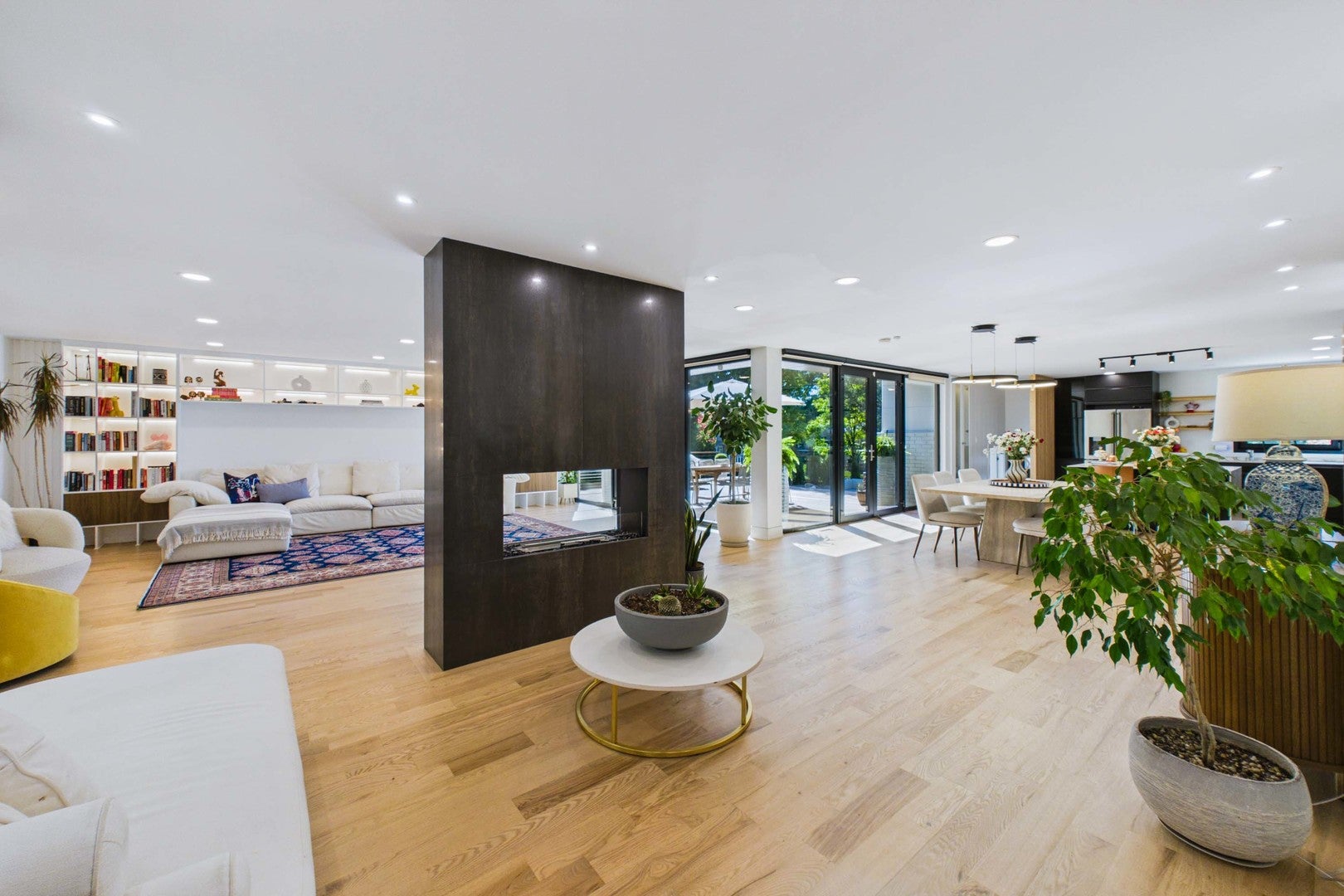 446 N La Grange Road
