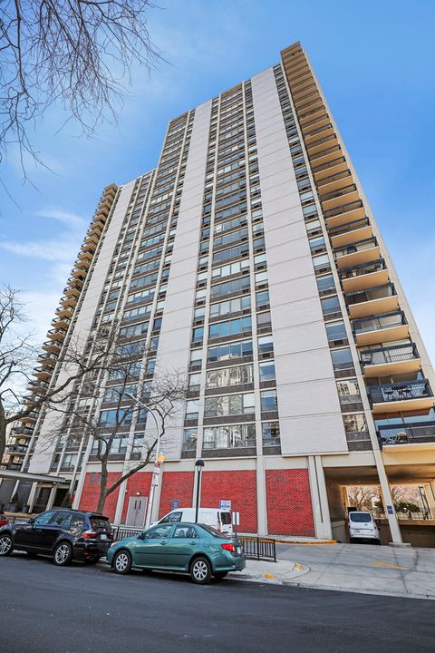 Photo of 1360 N Sandburg Terrace #2908, Chicago, IL 60610 (MLS # 12566763)