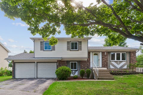 Photo of 4691 Huntington Boulevard, Hoffman Estates, IL 60192 (MLS # 12702557)
