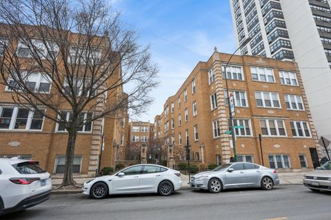 536 W BELMONT Avenue 2E Chicago IL 60657