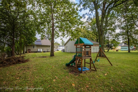 Tiny photo for 1321 Oakwood Avenue, DeKalb, IL 60115 (MLS # 12750152)