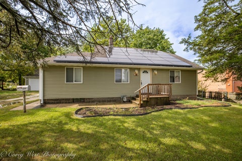 Photo of 1321 Oakwood Avenue, DeKalb, IL 60115 (MLS # 12750152)