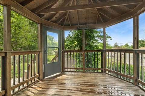 Tiny photo for 327 W Hawley Street, Mundelein, IL 60060 (MLS # 12649428)
