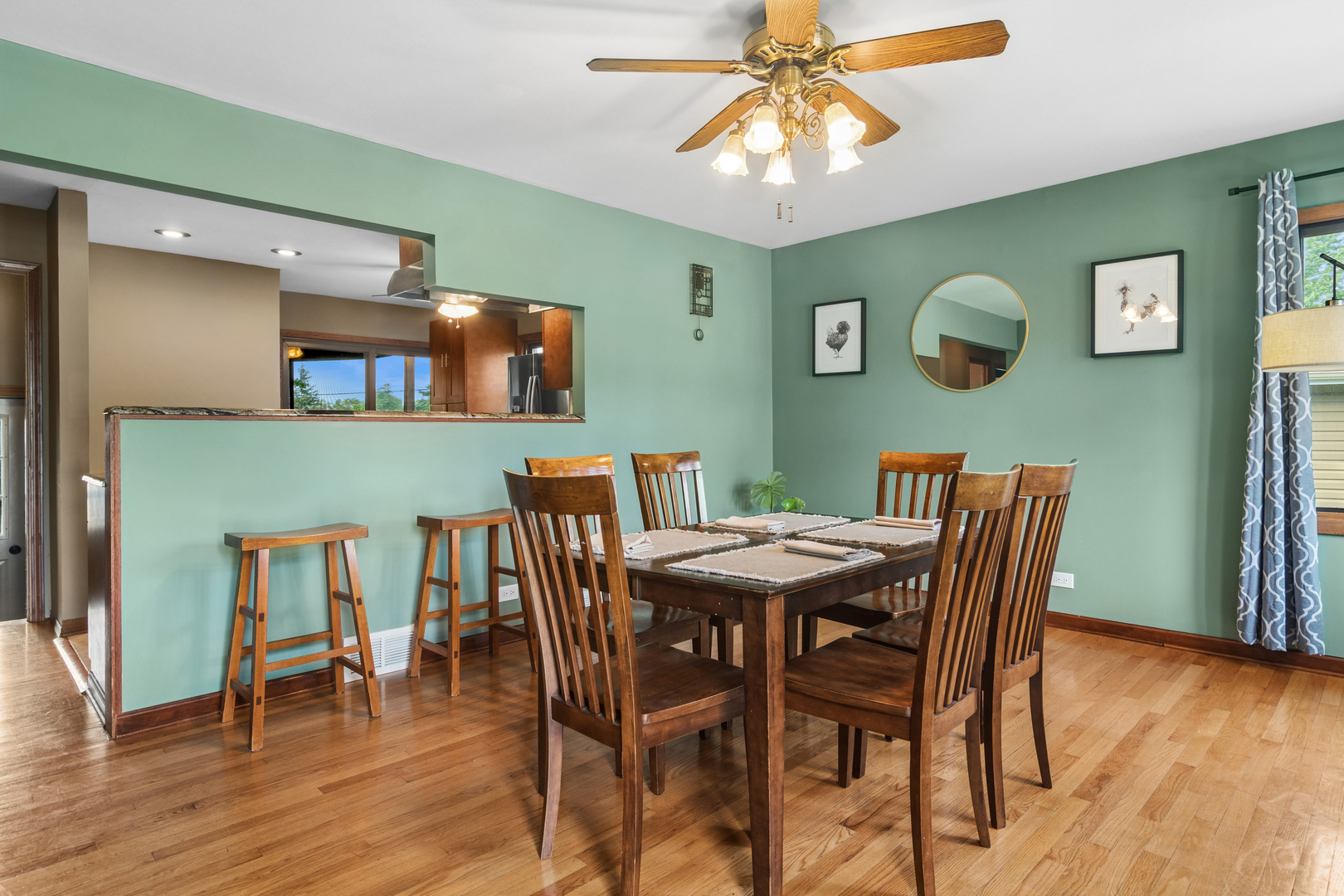 327 W Hawley Street