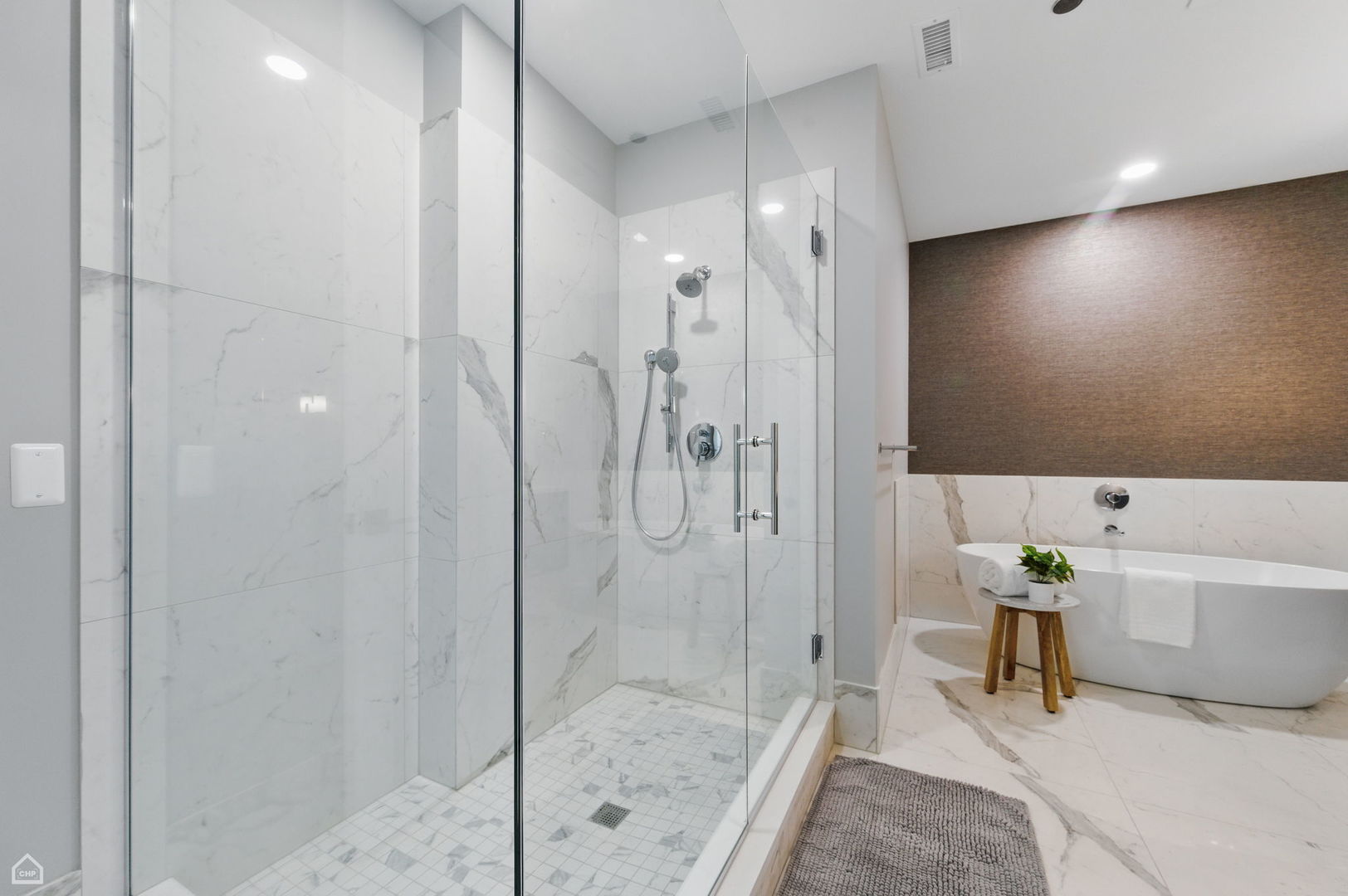 Chicago, Illinois 60654, United States, 3 Bedrooms Bedrooms, ,3 BathroomsBathrooms,Residential,Active,171473