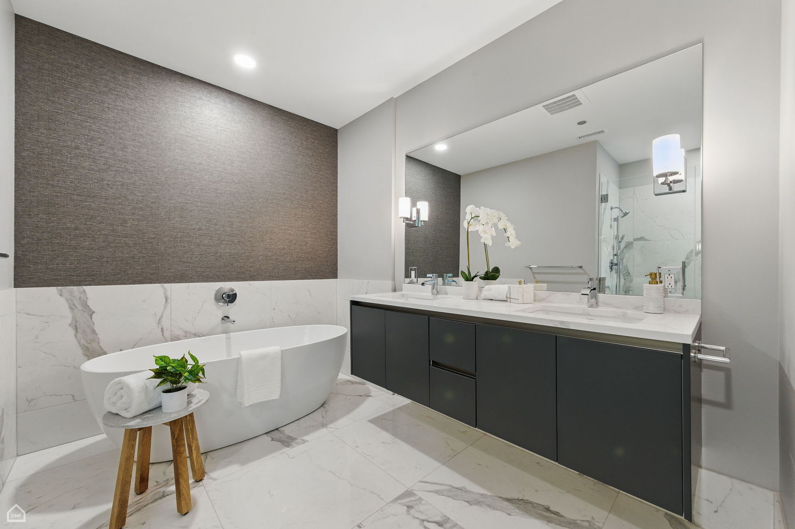 Chicago, Illinois 60654, United States, 3 Bedrooms Bedrooms, ,3 BathroomsBathrooms,Residential,Active,171473