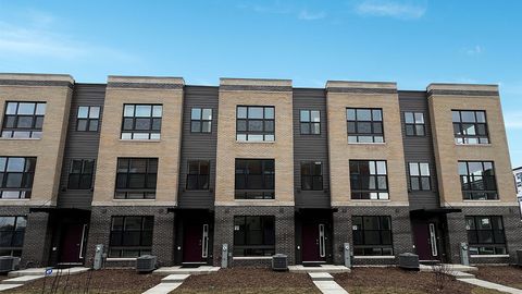 Photo of 385 Summit Circle, Lombard, IL 60148 (MLS # 12449058)