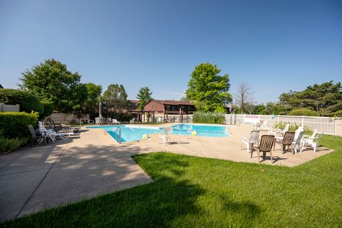 Tiny photo for 47 W Pier Drive #102, Westmont, IL 60559 (MLS # 12457560)