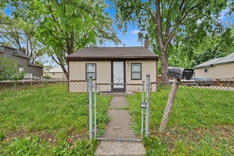 Tiny photo for 710 E Park Street, Urbana, IL 61802 (MLS # 12664983)
