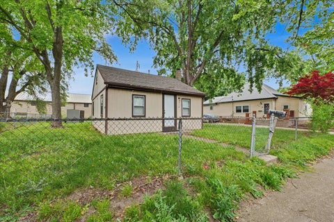 Tiny photo for 710 E Park Street, Urbana, IL 61802 (MLS # 12664983)