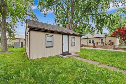 Tiny photo for 710 E Park Street, Urbana, IL 61802 (MLS # 12664983)