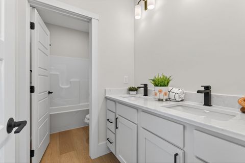 Tiny photo for 7091 SPRING CREEK Drive, Bettendorf, IA 52722 (MLS # 100000502)