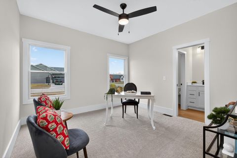 Tiny photo for 7091 SPRING CREEK Drive, Bettendorf, IA 52722 (MLS # 100000502)