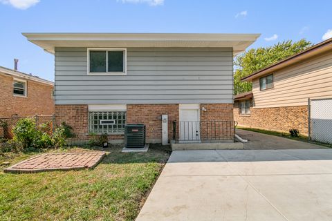 Tiny photo for 18037 Edwards Avenue, Country Club Hills, IL 60478 (MLS # 12473652)
