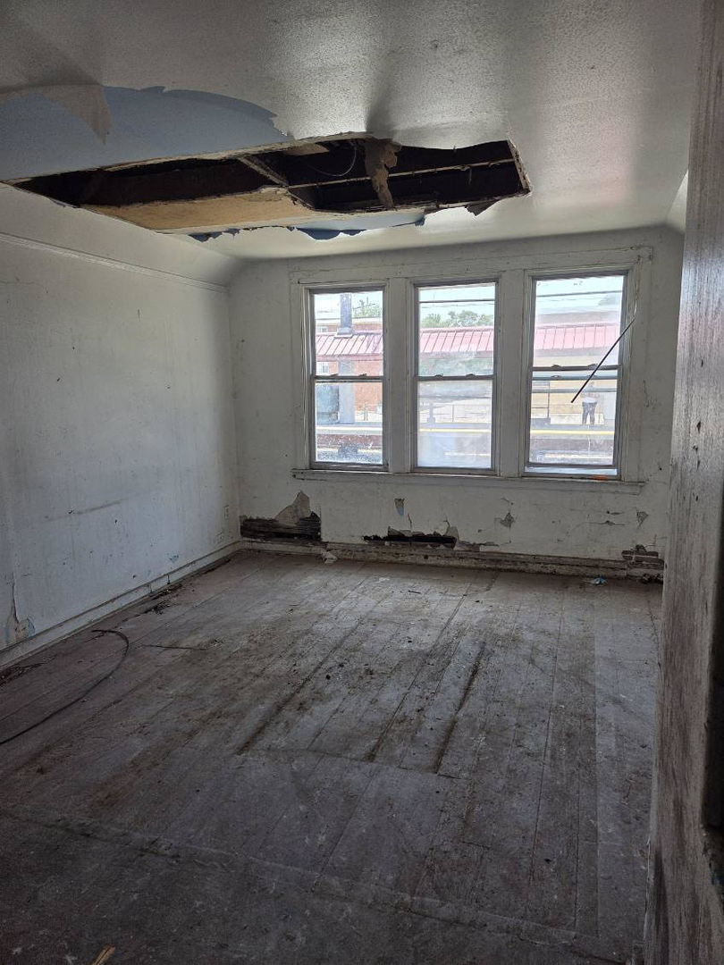 8227 S Commercial Avenue