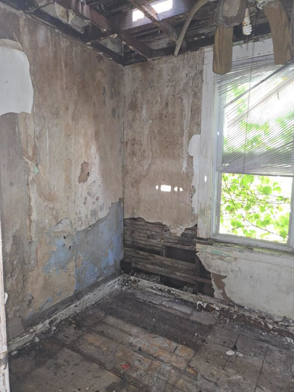 8227 S Commercial Avenue