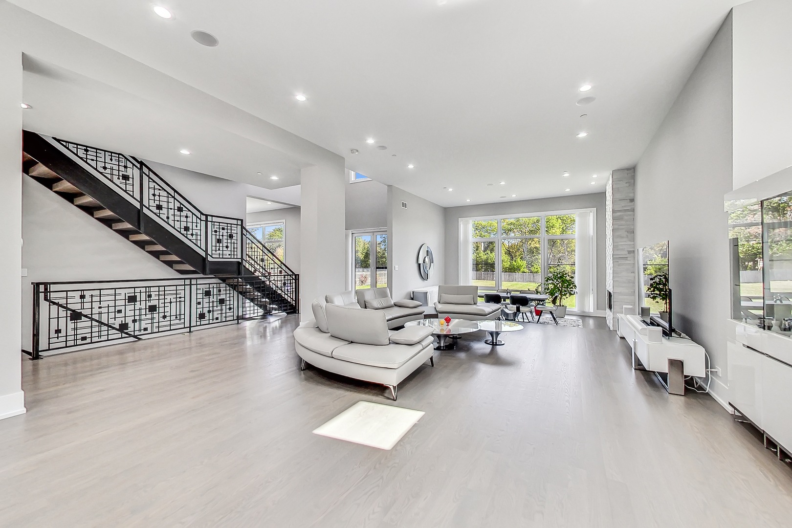 1331 Pfingsten Road