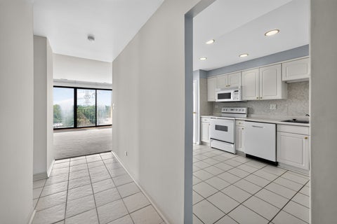 Tiny photo for 1727 W CRYSTAL Lane #611, Mount Prospect, IL 60056 (MLS # 12789101)