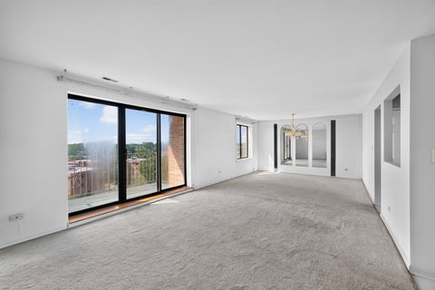 Tiny photo for 1727 W CRYSTAL Lane #611, Mount Prospect, IL 60056 (MLS # 12789101)