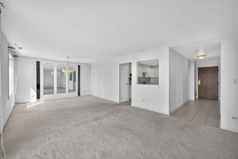 Tiny photo for 1727 W CRYSTAL Lane #611, Mount Prospect, IL 60056 (MLS # 12789101)