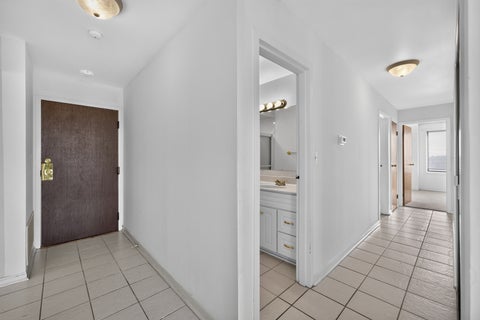 Tiny photo for 1727 W CRYSTAL Lane #611, Mount Prospect, IL 60056 (MLS # 12789101)