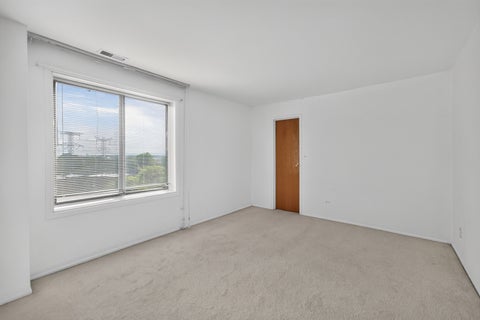 Tiny photo for 1727 W CRYSTAL Lane #611, Mount Prospect, IL 60056 (MLS # 12789101)