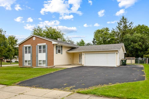 Photo of 1381 Volkamer Trail, Elk Grove Village, IL 60007 (MLS # 12756353)