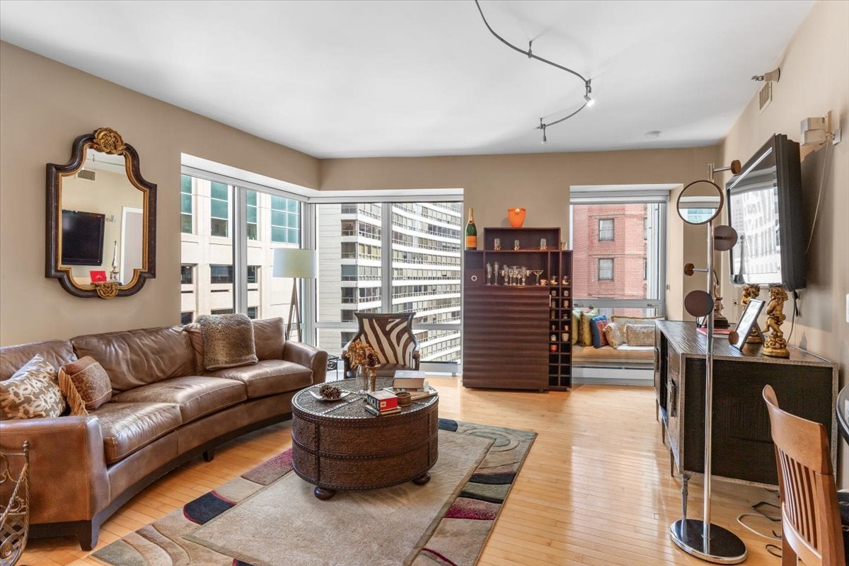 57 E Delaware Place 1104