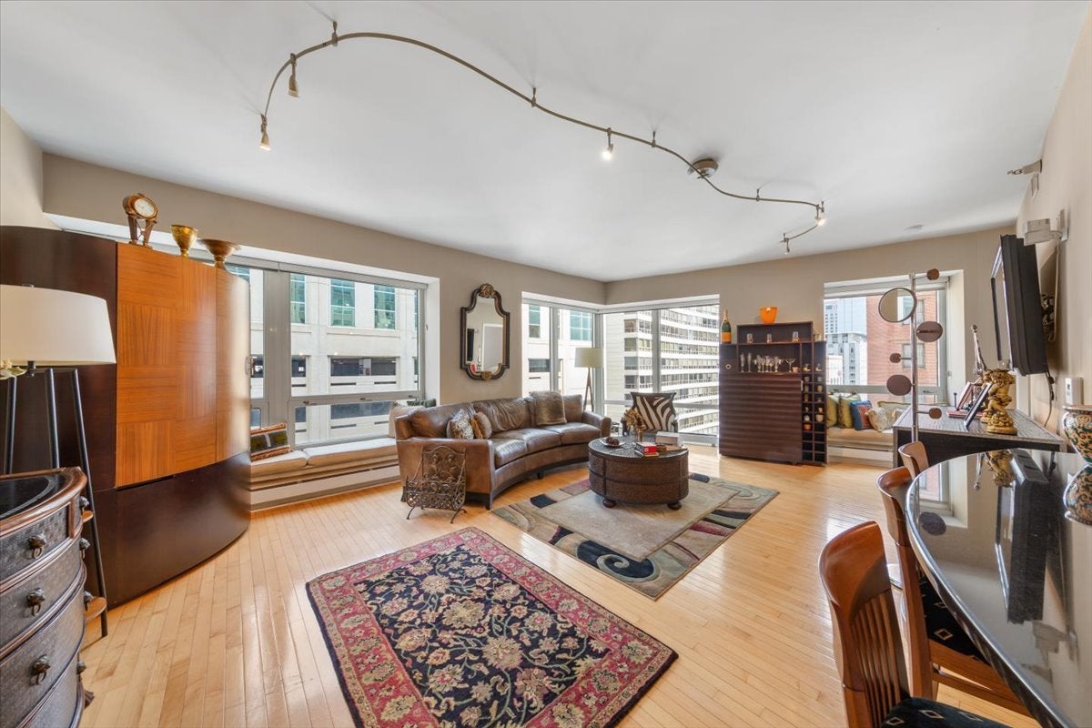 57 E Delaware Place 1104
