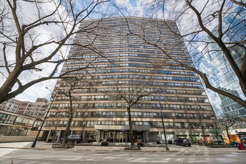 Photo of 2930 N Sheridan Road #1009, Chicago, IL 60657 (MLS # 12600387)