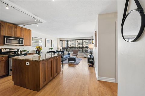 Tiny photo for 2930 N Sheridan Road #1009, Chicago, IL 60657 (MLS # 12600387)