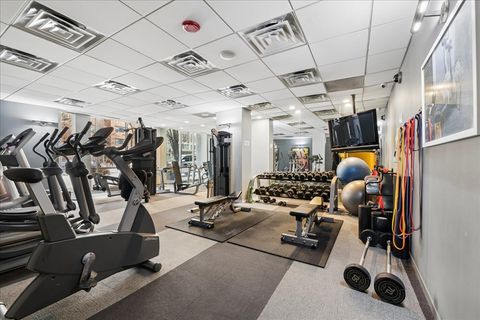 Tiny photo for 2930 N Sheridan Road #1009, Chicago, IL 60657 (MLS # 12600387)