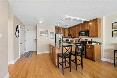 Tiny photo for 2930 N Sheridan Road #1009, Chicago, IL 60657 (MLS # 12600387)