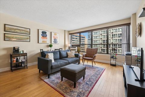 Tiny photo for 2930 N Sheridan Road #1009, Chicago, IL 60657 (MLS # 12600387)