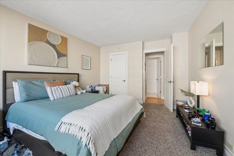 Tiny photo for 2930 N Sheridan Road #1009, Chicago, IL 60657 (MLS # 12600387)
