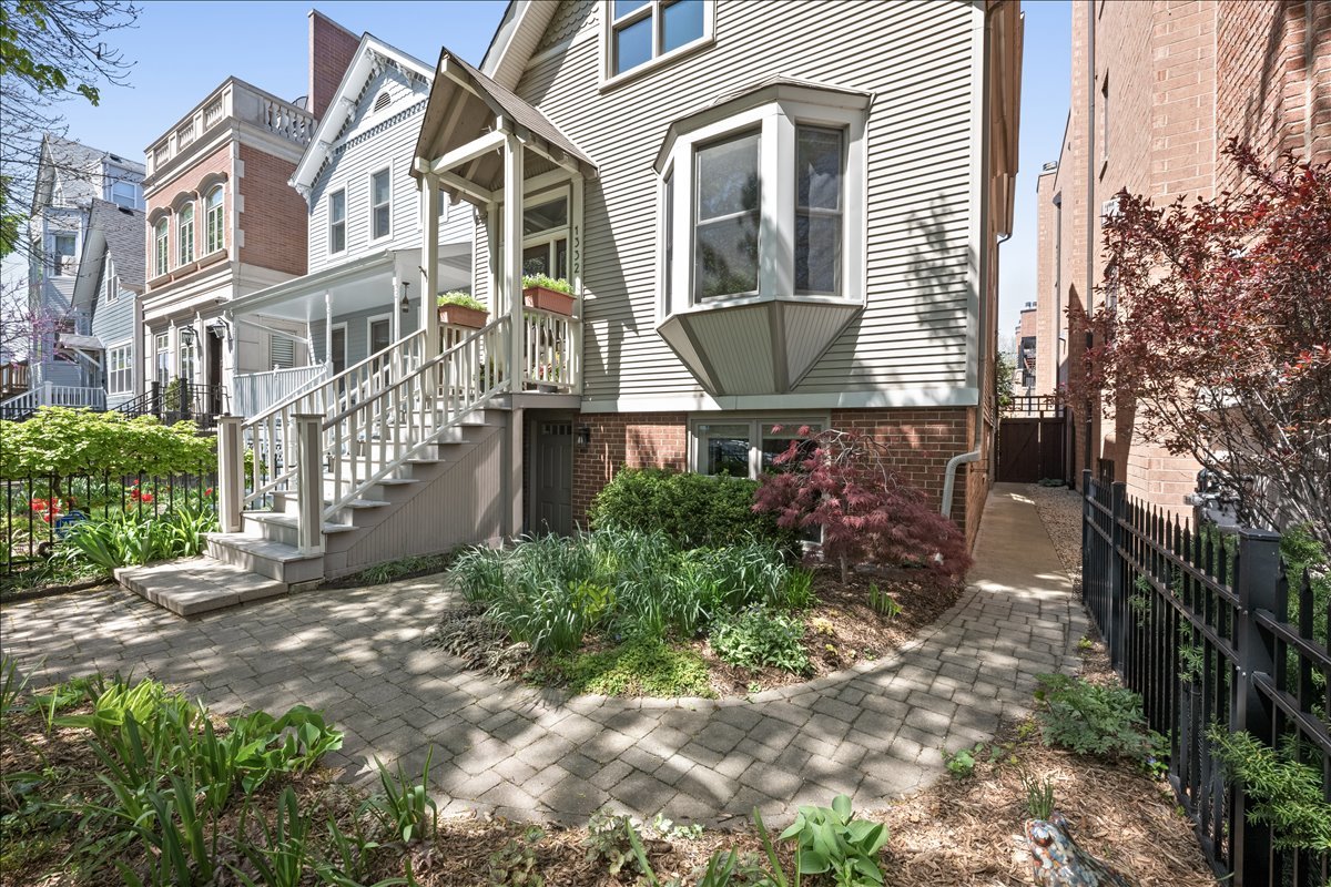 1332 W School Street