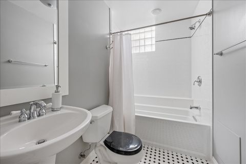 Tiny photo for 1332 W School Street, Chicago, IL 60657 (MLS # 12618433)