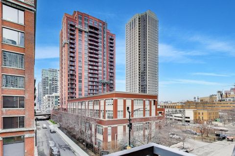 Tiny photo for 321 N Jefferson Street #401, Chicago, IL 60661 (MLS # 12565700)