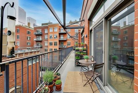 Tiny photo for 321 N Jefferson Street #401, Chicago, IL 60661 (MLS # 12565700)