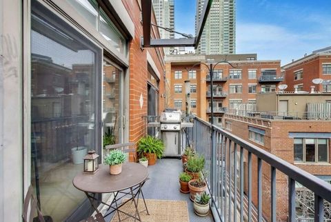 Tiny photo for 321 N Jefferson Street #401, Chicago, IL 60661 (MLS # 12565700)