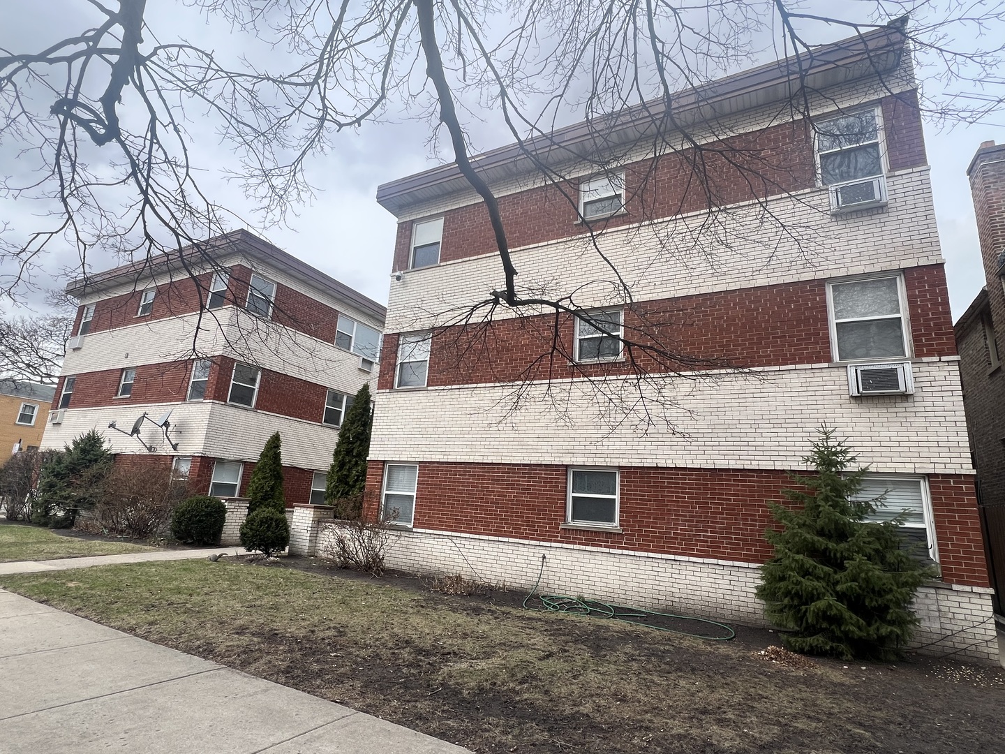 2652 W Rascher Avenue 204