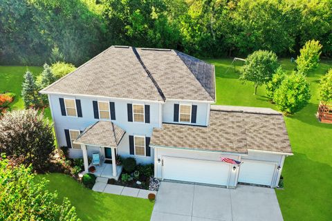 Photo of 2085 Walnut Glen Boulevard, Island Lake, IL 60042 (MLS # 12483752) Photo of 2085 Walnut Glen Boulevard, Island Lake, IL 60042 (MLS # 12483752)