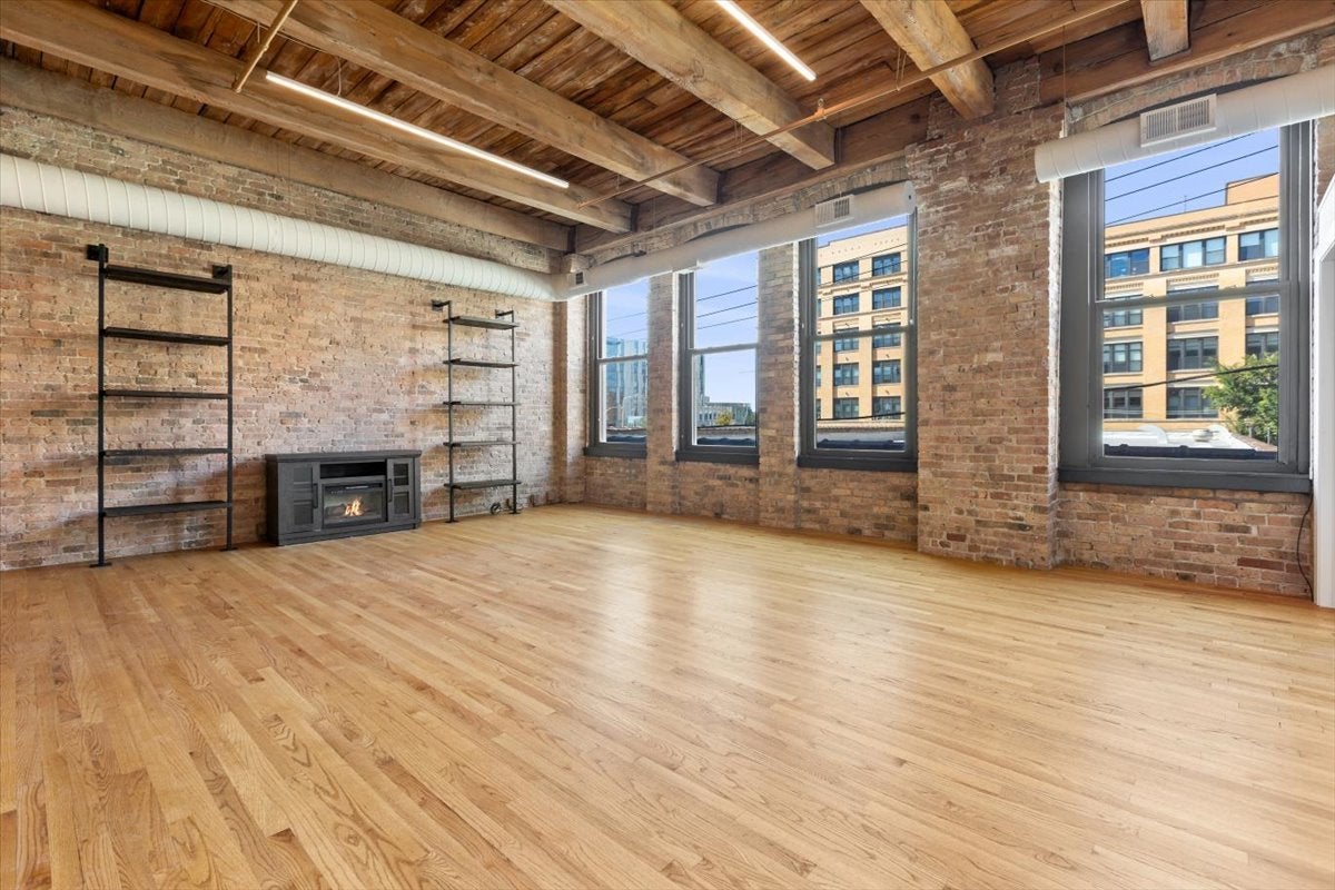 400 S GREEN Street 210