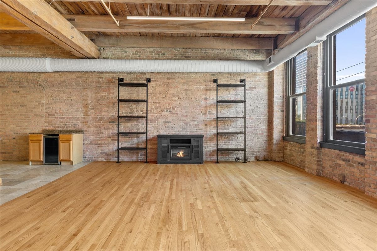 400 S GREEN Street 210
