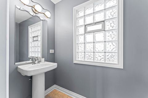 Tiny photo for 4602 N Kelso Avenue, Chicago, IL 60630 (MLS # 12521314)