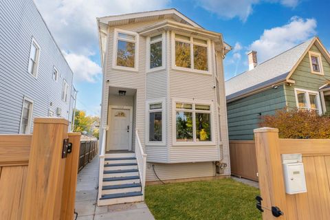 Photo of 4602 N Kelso Avenue, Chicago, IL 60630 (MLS # 12521314)