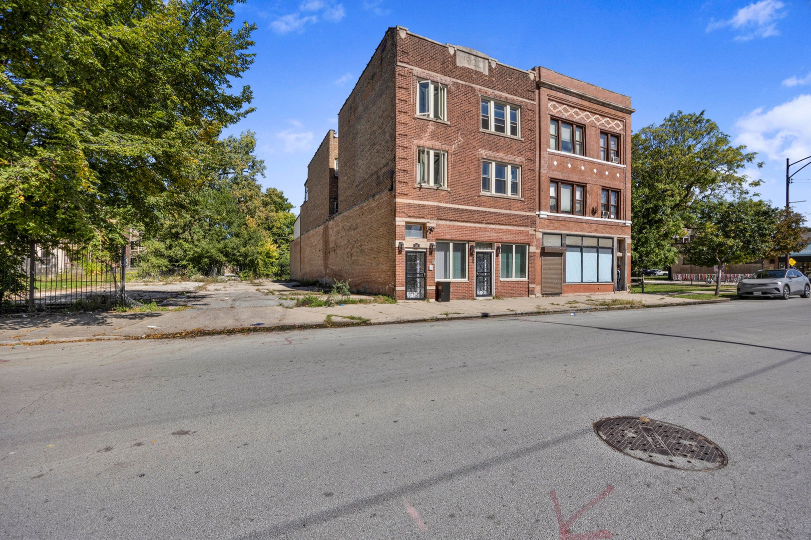 548 E 61st Street